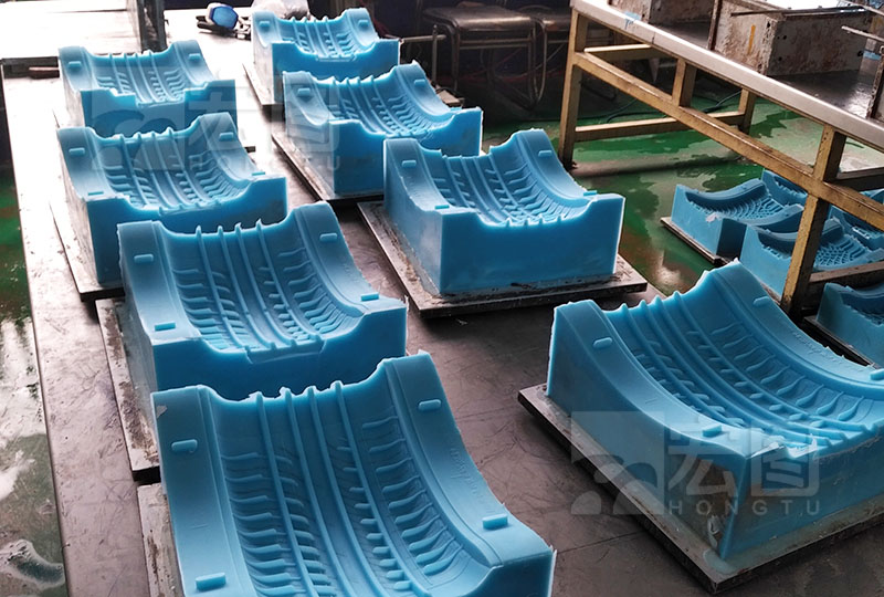 輪胎硅膠模具等待固化 輪胎硅膠模具等待固化